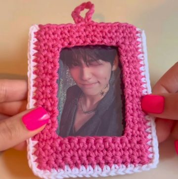 Crochet No-Sew Photocard Frame Pattern (1)