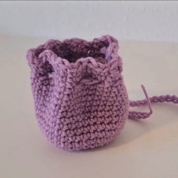 Crochet Mini Drawstring Bag Pattern (1)