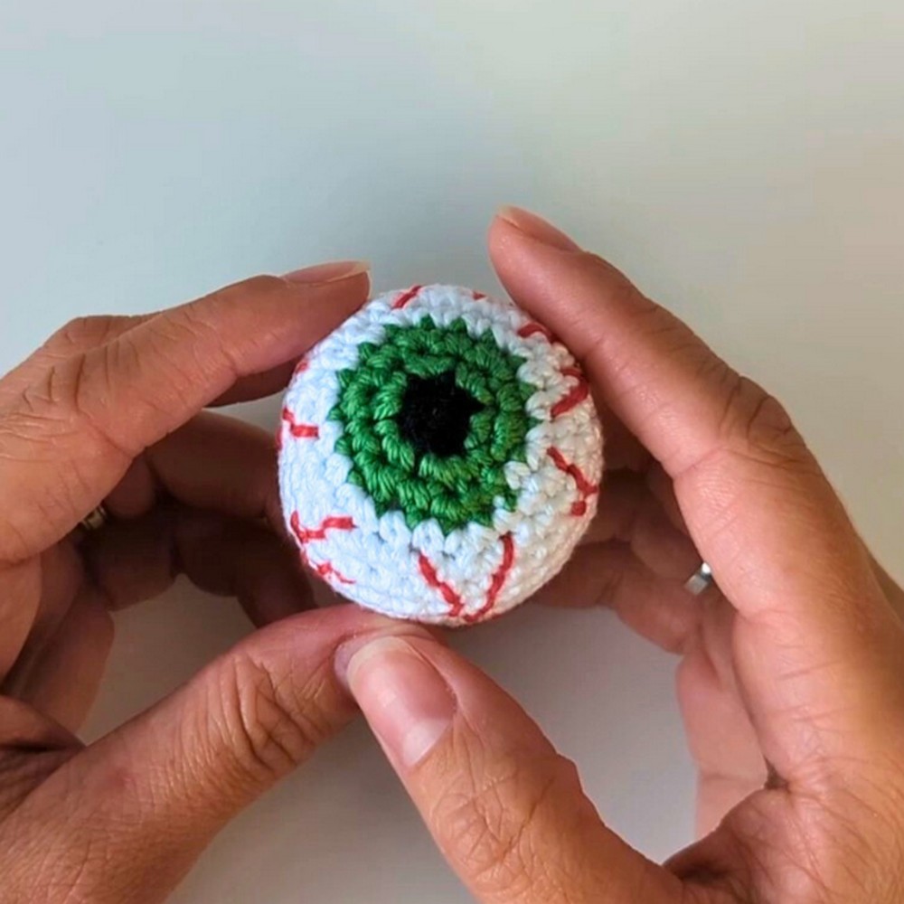 Crochet Spooky Eyeball Pattern (1)