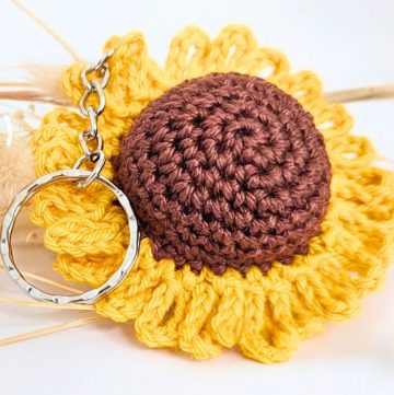 Crochet Sunflower Keychain Pattern (1)