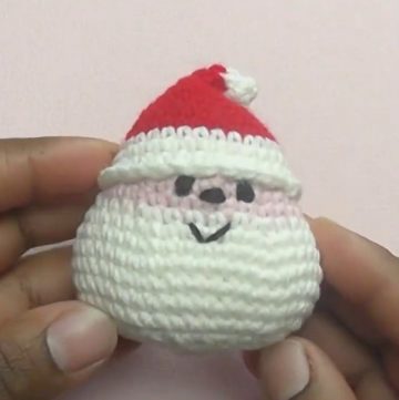 Crochet Mini Santa Amigurumi
