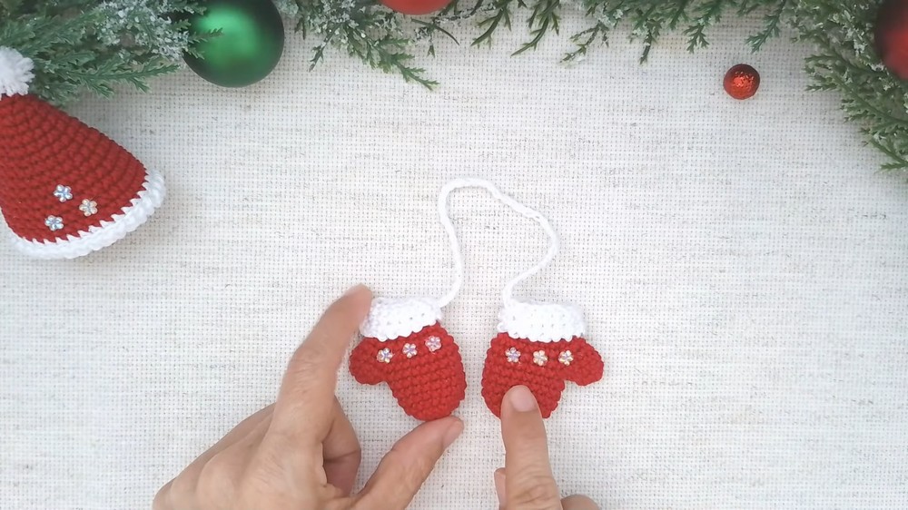 Crochet Mini Santa Gloves