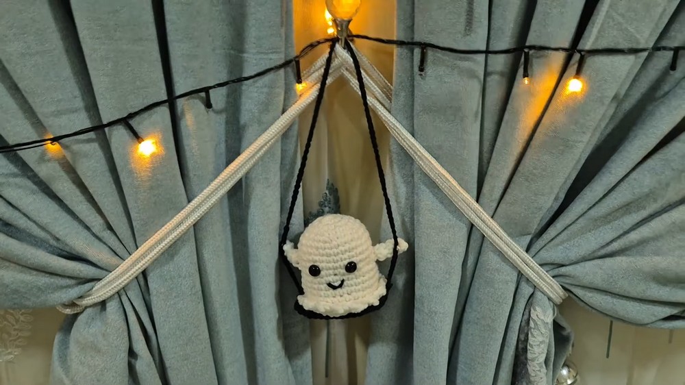 Crochet Ghost On A Swing
