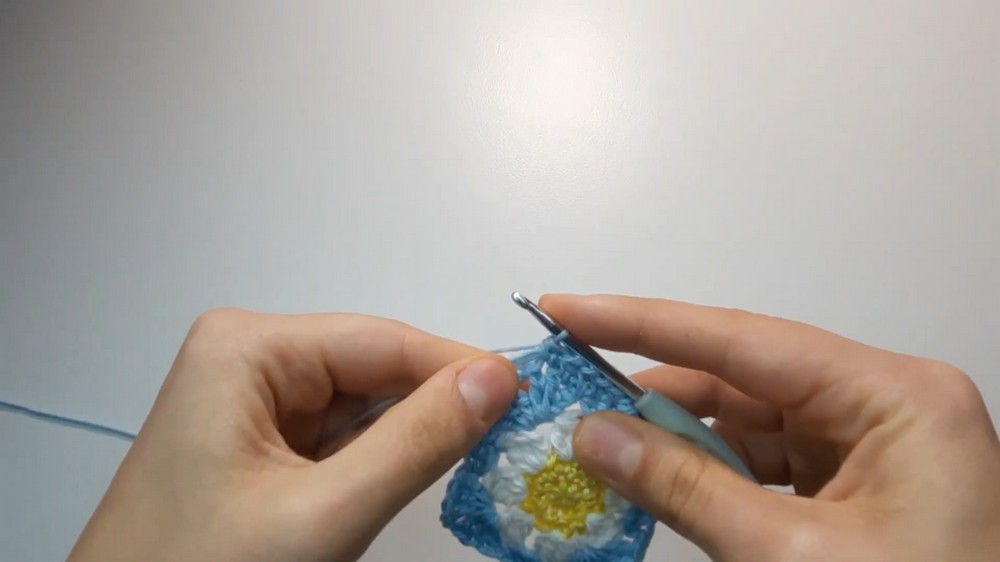 Crochet Daisy Granny Bag