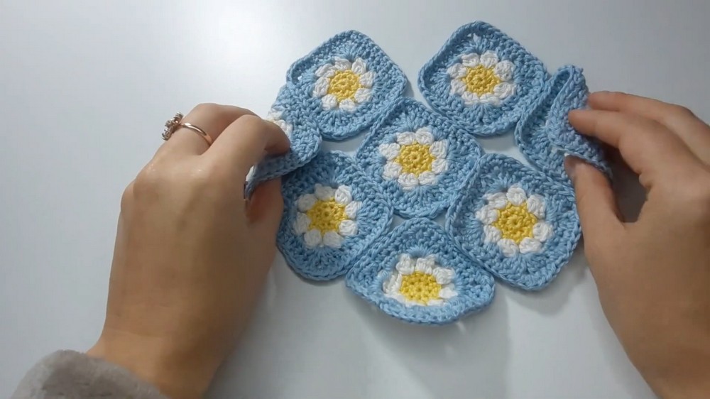 Crochet Daisy Granny Bag