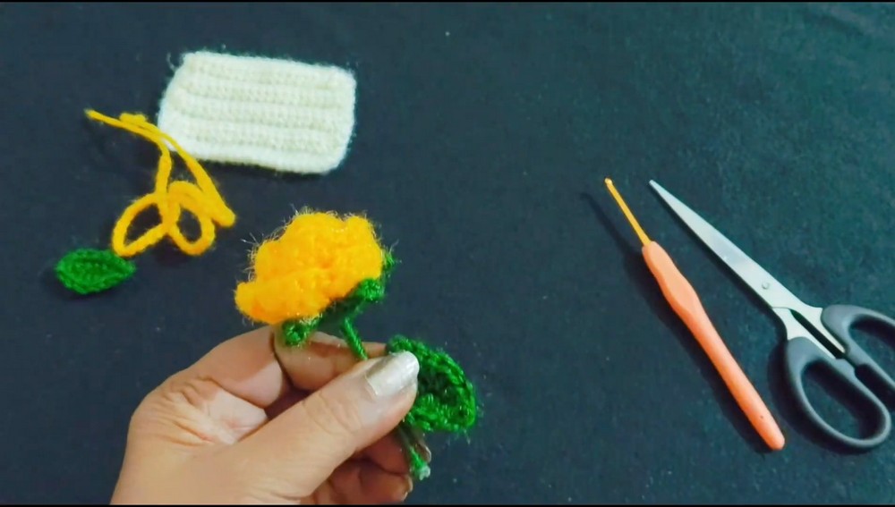 Crochet Mini Rose Bouquet Keychain