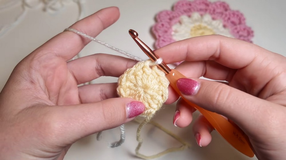 Crochet Daisy Coaster