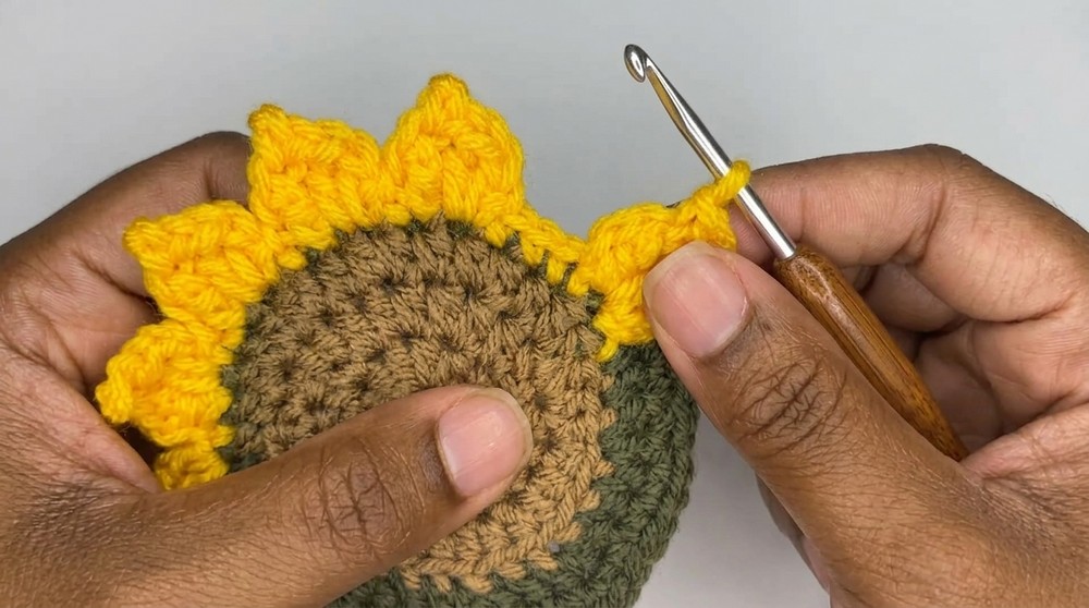 Crochet Sunflower Pouch Pattern
