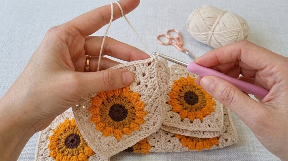 Crochet Sunflower Granny Square Bag Pattern